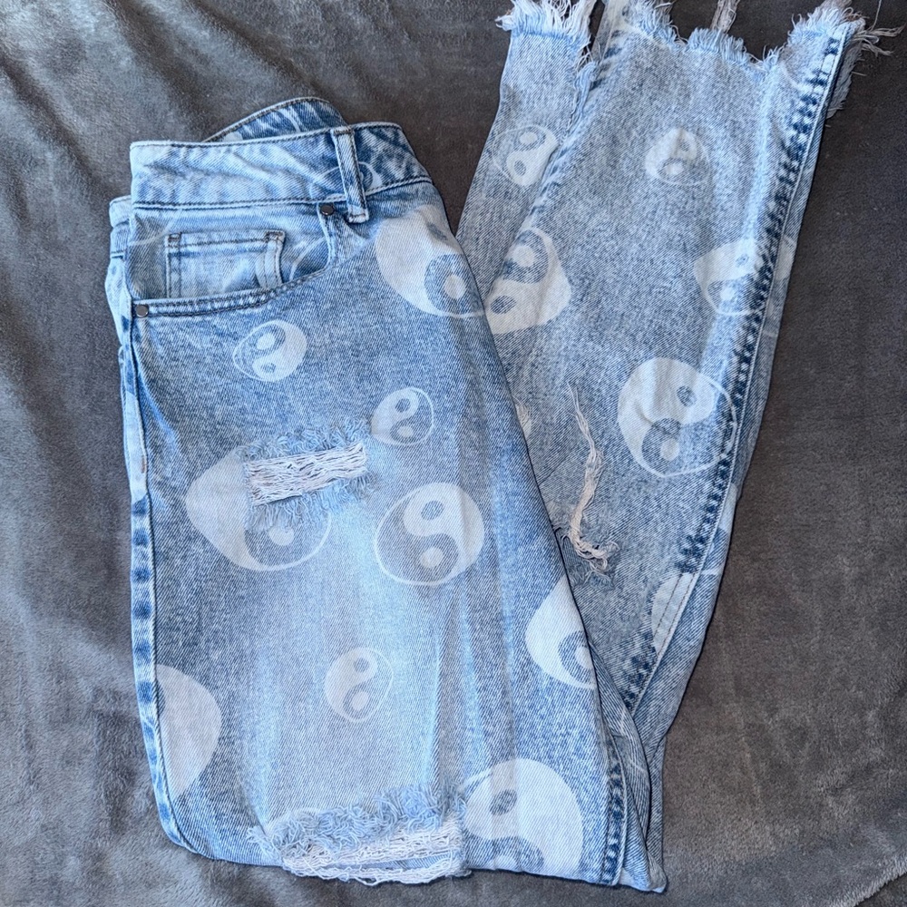 Distressed Light Blue Yin Yang Women Jeans